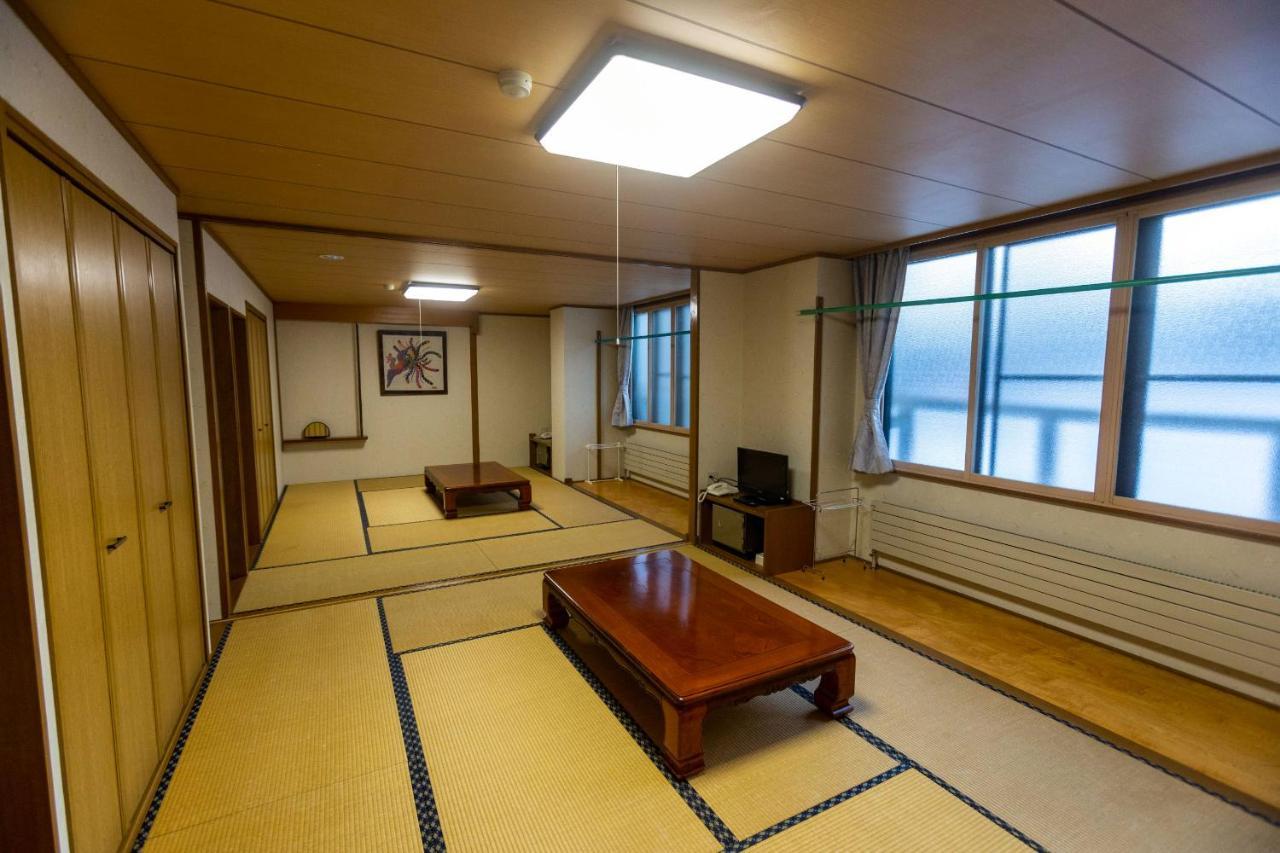 Hana Emi Kan Hakuba Zimmer foto