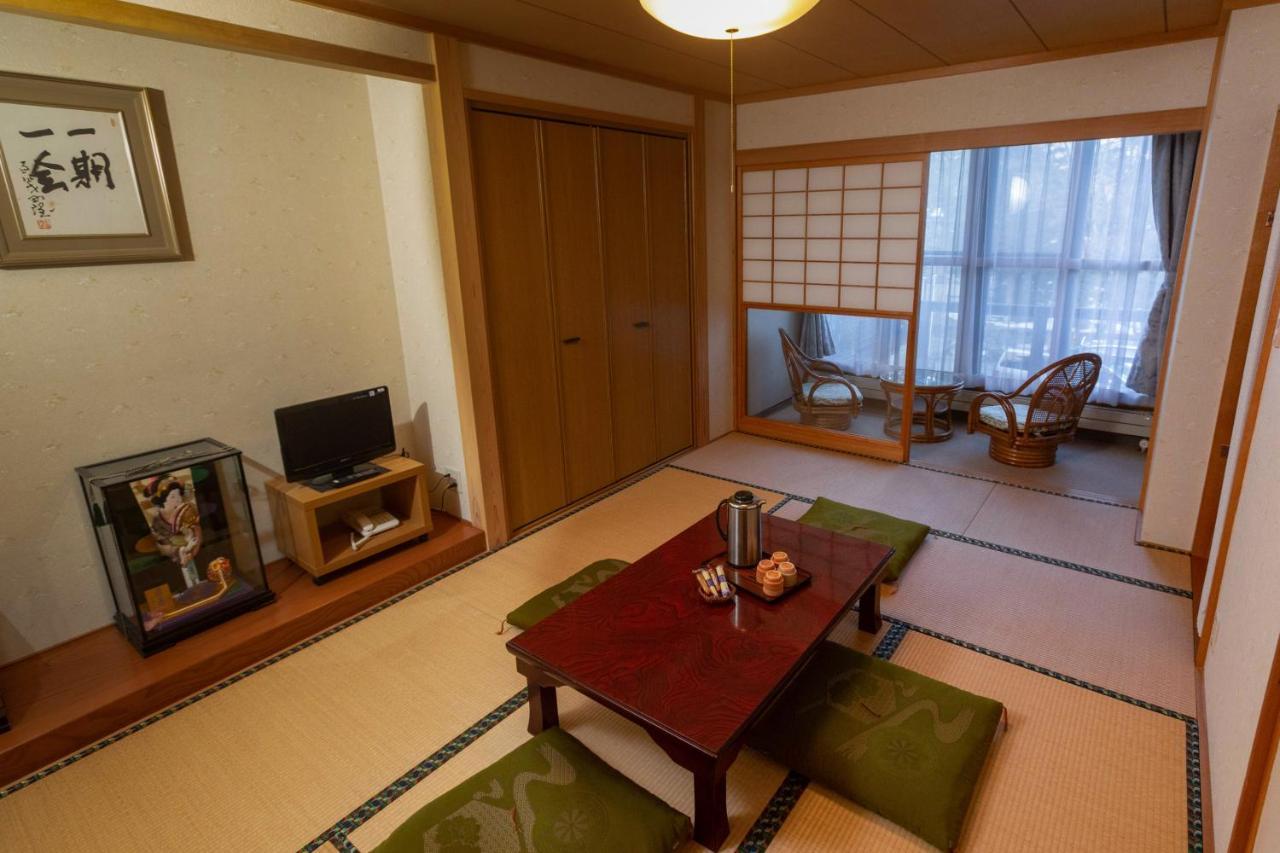 Hana Emi Kan Hakuba Zimmer foto